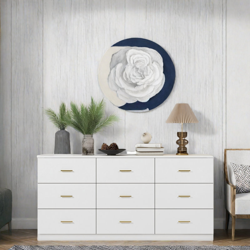 Commode moderne avec 9 tiroirs et poignées dorées