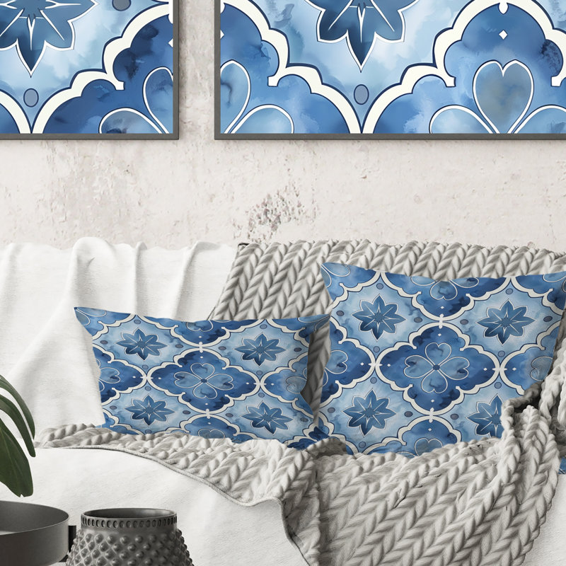Bleu, blanc, quadrilobe à motifs III - coussin décoratif moderne, H 16 po x l 16 po