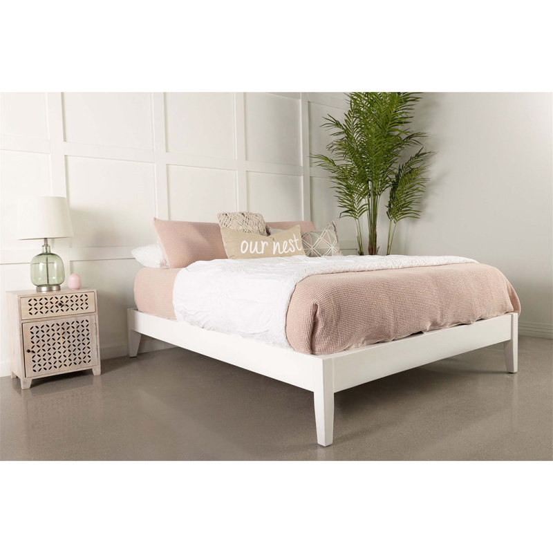 Lit plateforme universel pour très grand lit californien, idéal pour créer un ensemble de chambre à coucher confortable et élégant avec un design polyvalent.