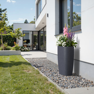 Pot à fleurs en béton