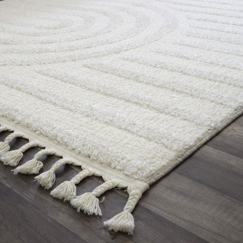 Maybrit Striped Machine Woven Polypropylene/Polyester Area Rug in White, Rectangle 5' x 7'