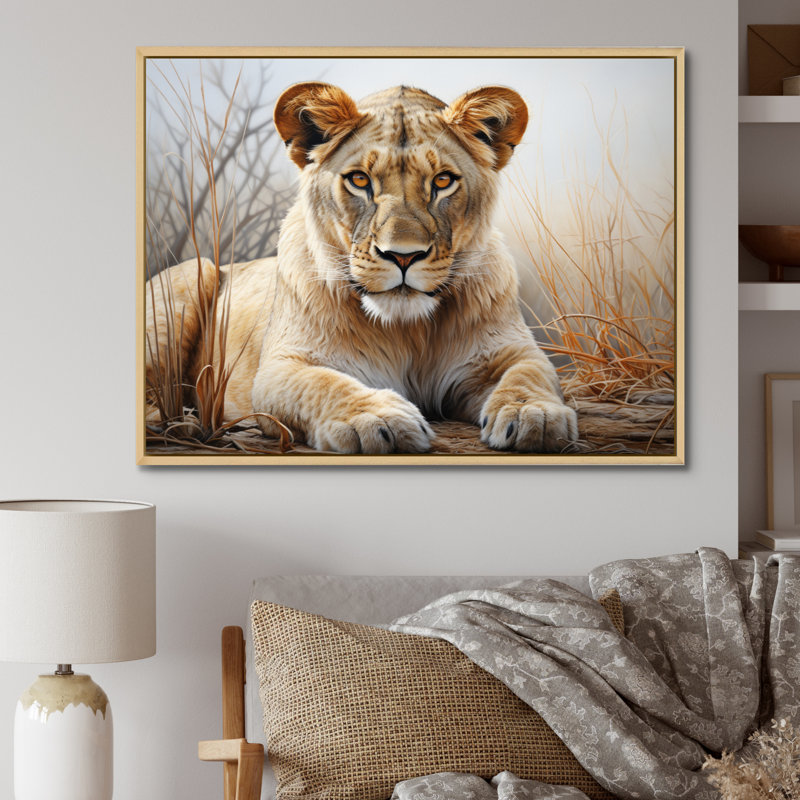 Lionne d'Afrique, puissance I - art mural africain pour le salon, Cadre flottant érable, H 34 po x l 44 po x P 1,5 po