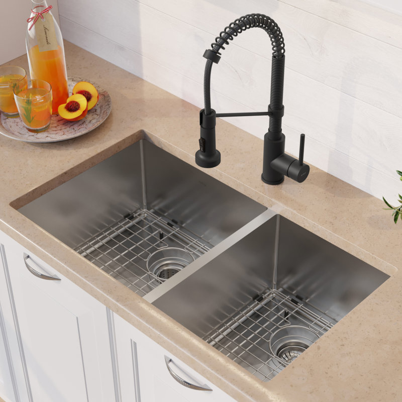 Évier de cuisine à double cuve avec robinet encastrable L 33 po x l 19 po Standart PRO ™, Noir mat