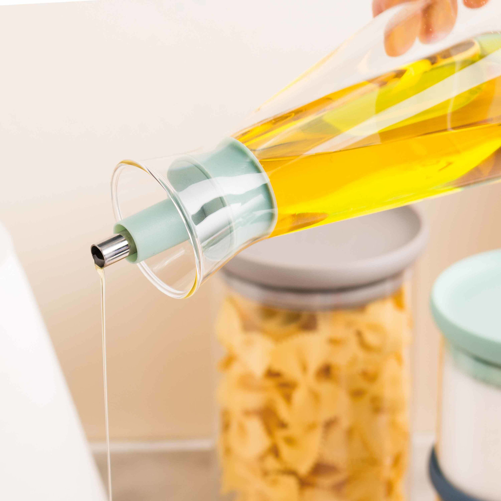 18.24 oz. Leo Oil Bottle