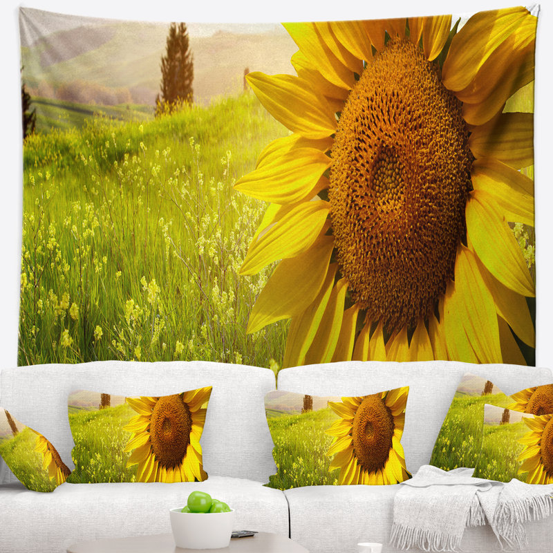 Paysage, champ jaune avec une grande tapisserie de tournesol, H 68 po x l 80 po