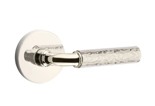 Mortaise intérieure Emtek Select Passage avec rosette à disque et tige R-Bar, levier martelé, Gauche, Nickel poli