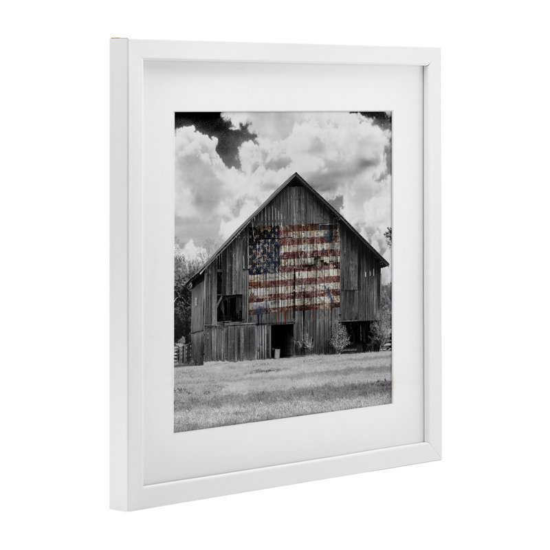 Drapeau des États-Unis, impression de grange monochrome encadrée sous verre, design par Decent Exposures, H 16 po x l 16 po