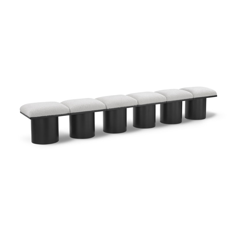 Banc rembourré Horatia, Tissu crème bouclé, H 17,5 po x l 108 po x P 15,5 po, Noir, noir, noir, noir