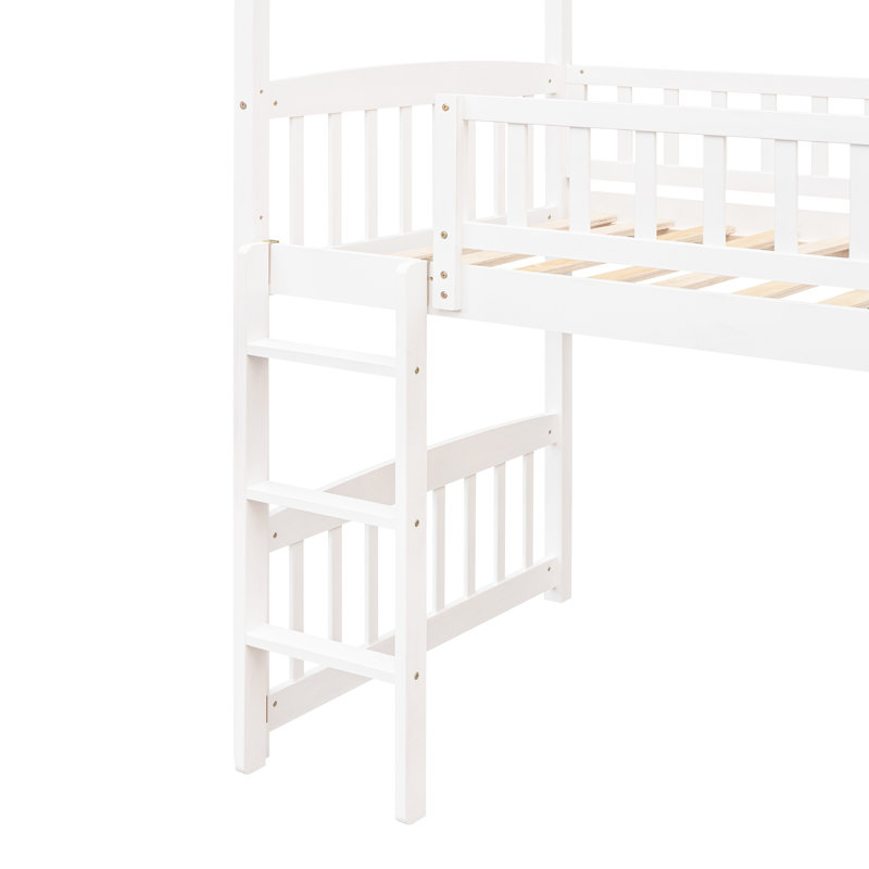Lit mezzanine simple blanc avec glissade - pratique et élégant. Structure en bois robuste. Sécuritaire pour dormir seul. Outils d'assemblage inclus. Pour les enfants de 6 ans économisant l'espace confortable. Pin. Barrière de sécurité haute