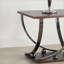 Table basse carrée en nickel noir avec tablette inférieure, peu encombrante pour le salon
