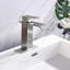 Robinet de salle de bain à cascade, robinet de meuble-lavabo à poignée simple-128563131