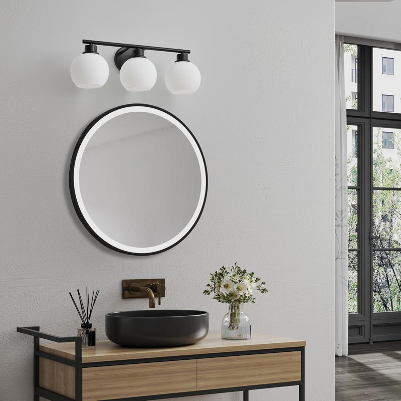 Luminaire de meuble-lavabo industriel noir et doré avec abat-jour en verre, applique murale 3 lumières pour un décor moderne et classique