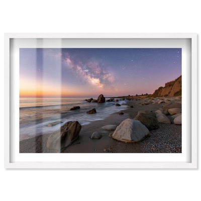 Décoration murale Cosmic Coastline III Shadowbox Print par Notoriart, cadre blanc, 37 x 25