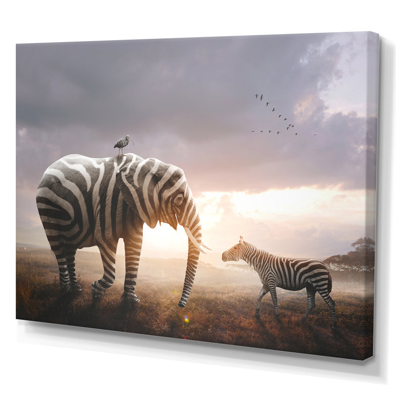 Éléphant d'Afrique surréaliste portant - décoration murale moderne en toile, H 20 po x l 12 po x P 1 po, Toile tendue