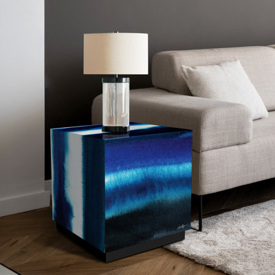 «Blue Run Off II» par Grace Popp, table d'appoint en verre biseauté et imprimé avec base noire