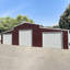 Garage en métal de 42 pi x 30 pi pour la maison et la ferme, acier vieilli, 14 cadres, 26 panneaux, trois portes roulantes, entrée latérale, fenêtre, finition rouille rouge, rangement pour outils de 15 à 20 ans