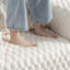 Canapé à compression en velours côtelé avec repose-pieds, doux et durable, aucun assemblage requis, parfait pour les espaces de vie modernes-402805685