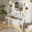 Bureau de maquillage rétro avec grand miroir