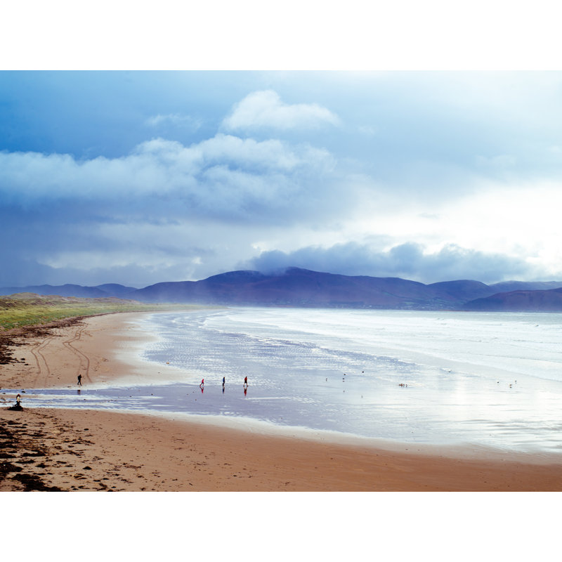 Inch Beach - Dingle par Scott Wurzel, Papier avec cadre noir, H 16 po x l 20 po