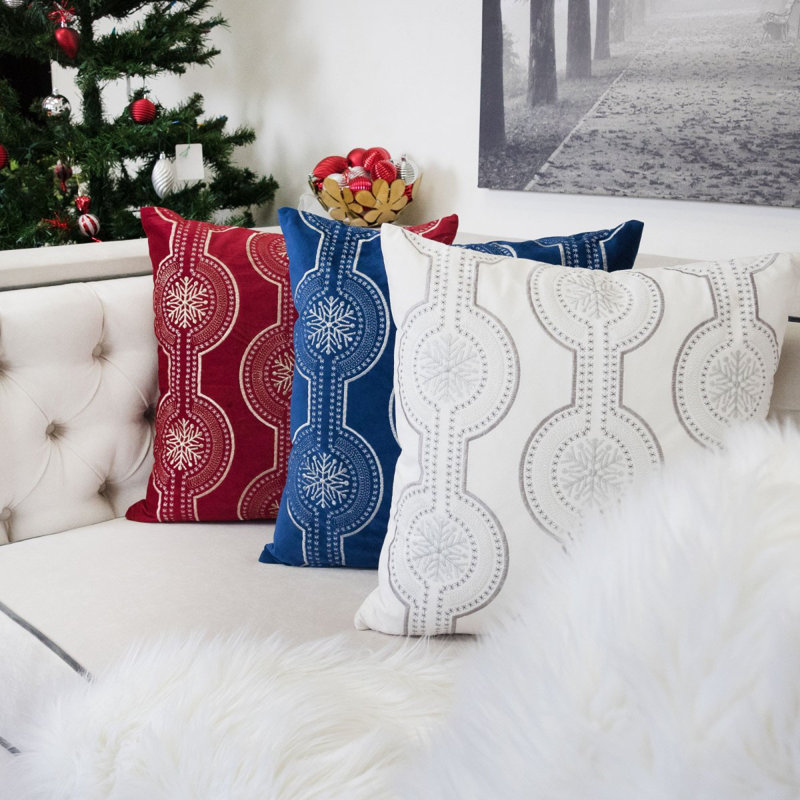 Coussin Holiday en velours bleu avec broderie flocon de neige blanc, Bleu