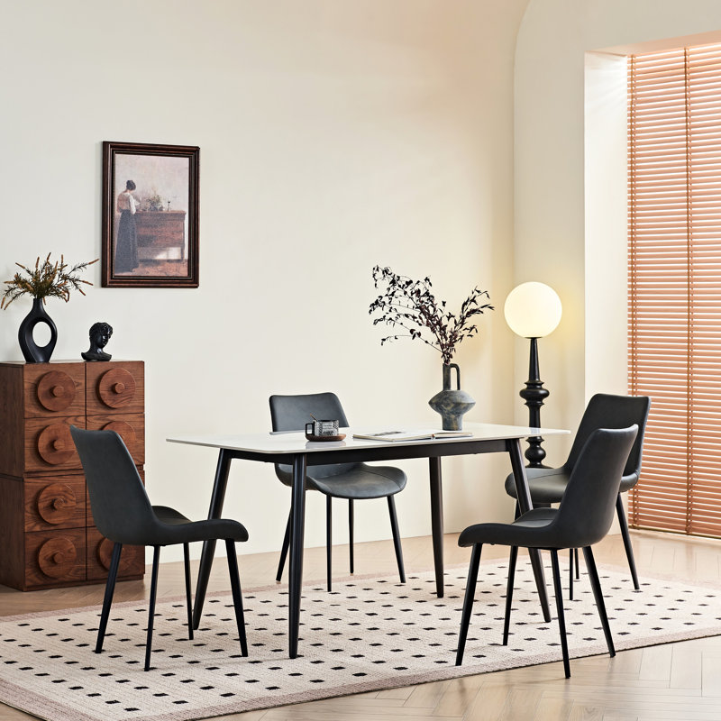 Table de salle à manger moderne rectangulaire de 1,4 m avec base en métal unique pour la cuisine et les autres pièces, plateau de table en céramique frittée blanche, coin chauffant, rayé et arrondi, pieds en or noir, look minimaliste, rapide