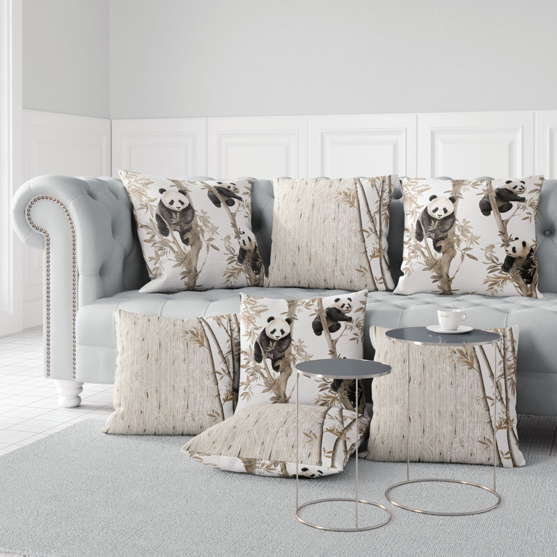 Oreiller réversible intérieur / extérieur Climbing Panda, H 18 po x l 18 po, Noir / beige