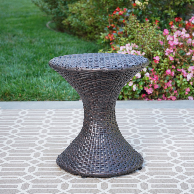 Table d'appoint d'extérieur en osier brun de 16 pouces Hourgla