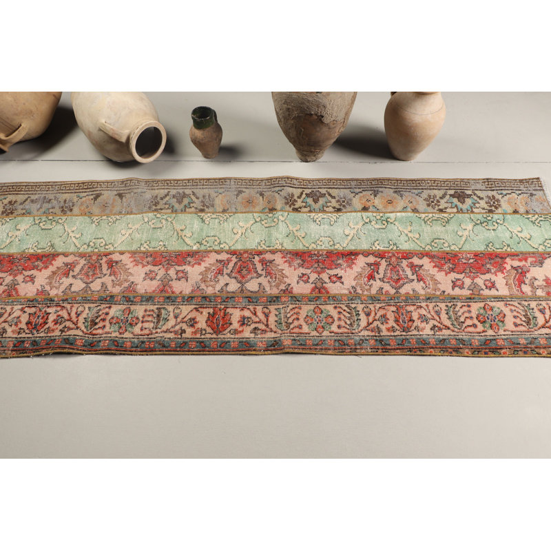 Tapis traditionnel en laine vert pour couloir et escalier avec motifs anatoliens de style parfait comme tapis de couloir et de couloir