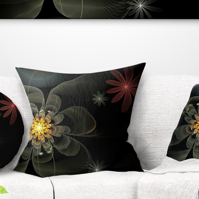 Petite fleur jaune fractale jaune en noir - coussin à imprimé floral, 18 po x 18 po, Coussin décoratif