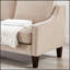Canapé Chesterfield en polyuréthane à accoudoirs roulés à trois places avec un design capitonné classique et des clous argentés, parfait pour les intérieurs modernes et traditionnels.-1741199927