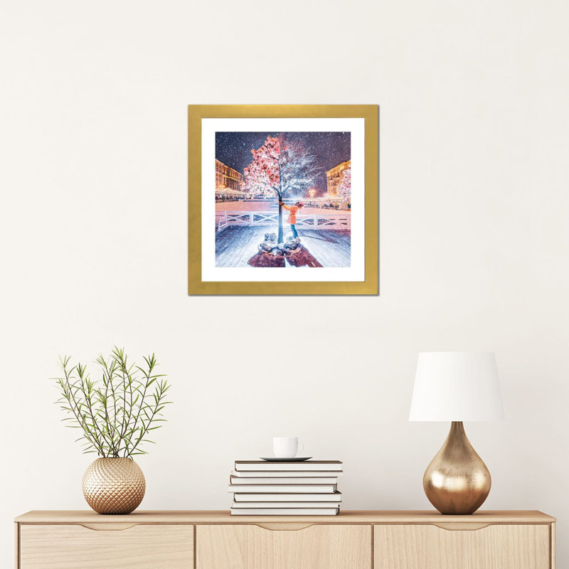 Printemps-hiver arbre par Hobopeeba-impression, H 16 po x l 16 po x p 1 po, Papier encadré doré, Blanc