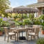 Parasol de patio extérieur 9 pieds résistant aux rayons UV résistant à la décoloration avec base lestée stable et sacs de sable durables pour un abat-jour de terrasse près de la piscine-932649984
