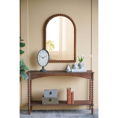 Console 47 x 14 x 30 po en bois brun rustique avec pieds en spirale tournés et tablette inférieure