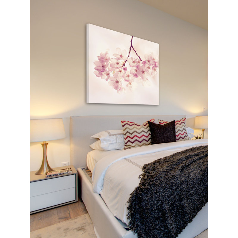 «Cherry Blossoms» par Sylvia Cook - impression sur toile tendue, H 48 po x l 48 po x 1,5 po