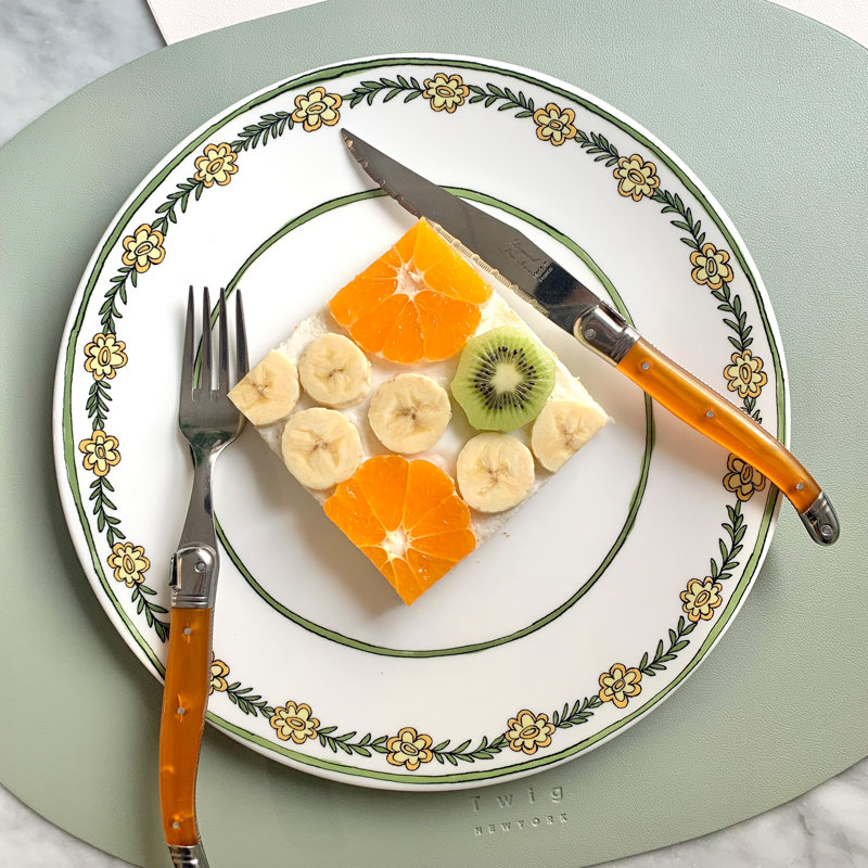 Daisy Chain Bone China Dinner Plate