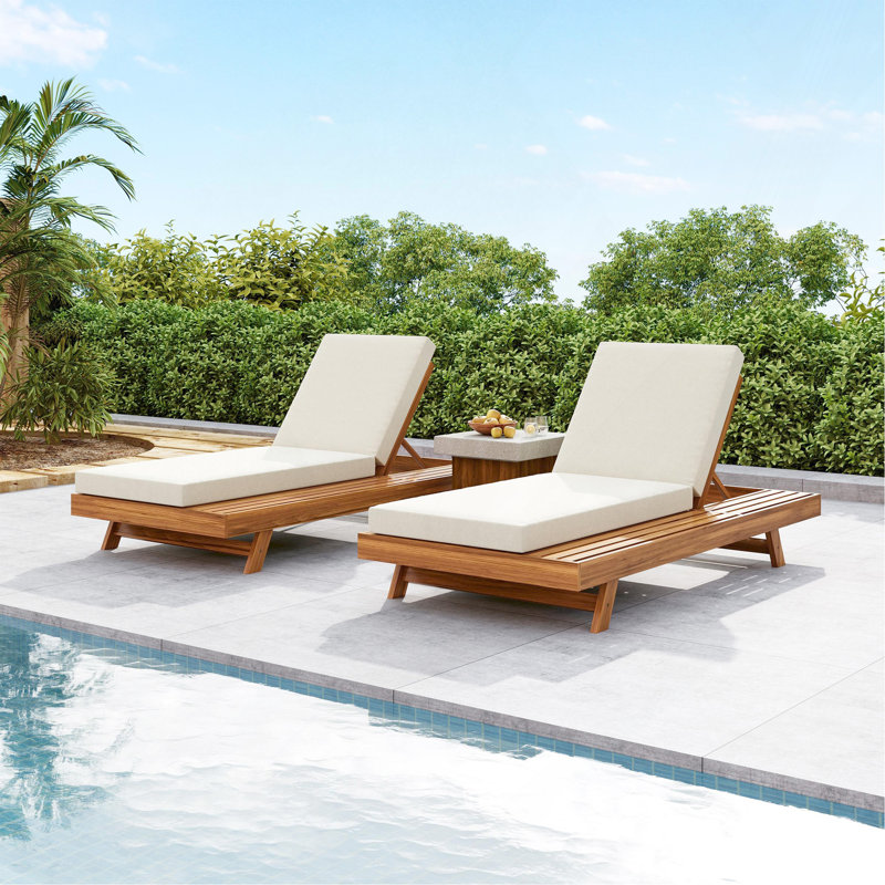Ensemble de chaises longues en bois d'acacia avec coussins de 4 po d'épaisseur résistants à l'eau, espace disponible d'un côté