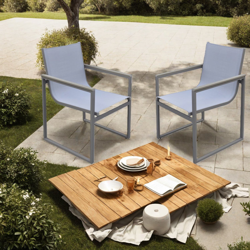 Chaises de patio moderne gris, métal et bois, pour recevoir en plein air