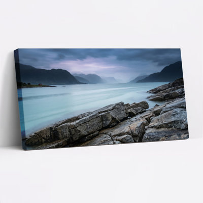 Ensemble de 1 tableau sur toile représentant un lac de montagne