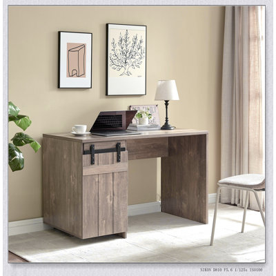 Bureau à domicile avec porte de grange artificielle, armoire et trois tablettes pour un style campagnard moderne et une organisation