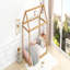 Lit simple en bois, couleur bois