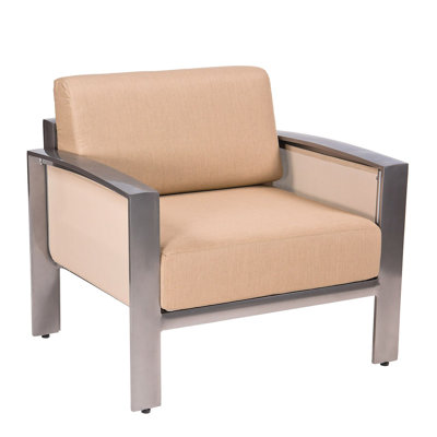 Metropolis Outdoor Lounge Chair