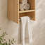 Armoire murale 12 po, porte à fermeture douce, organisateur de rangement de salle de bain en chêne original avec tablette réglable et porte-serviettes pour les petits espaces