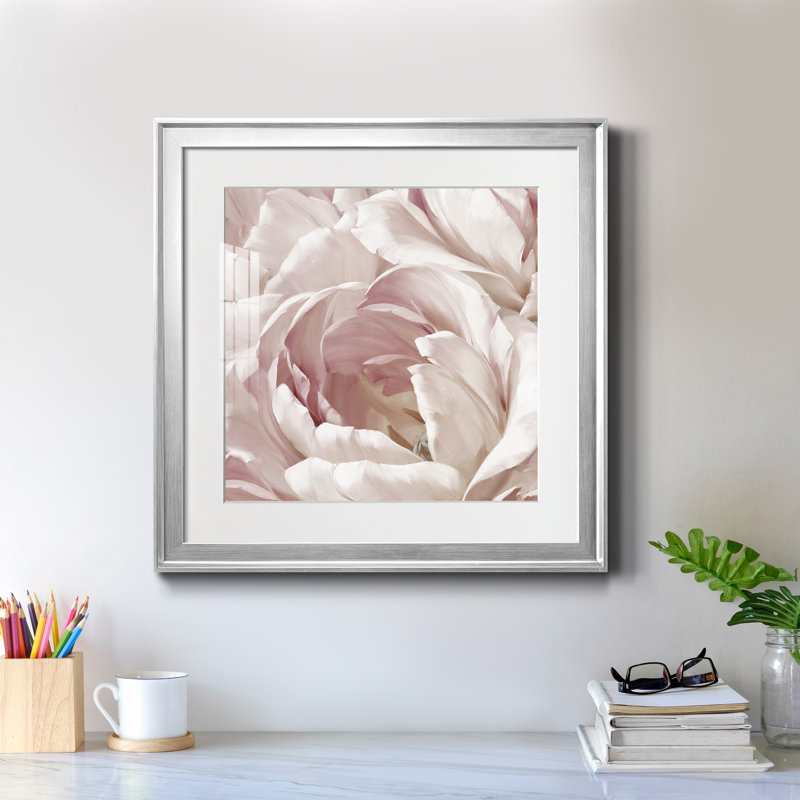 Intime Blush II - cadre photo, reproduction d'art sur papier, H 22,5 po x l 22,5 po x P 1,5 po, Encadrement argenté