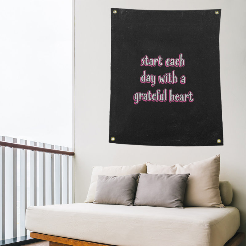 Tapisserie tableau noir en polyester de citation gratitude, H 59 pi x l 50 po, Rose