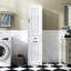 Armoire à linge blanche avec rangement polyvalent pour les serviettes et les essentiels de salle de bain