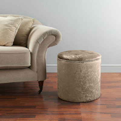 Hepner Velvet Tufted Round Ottoman