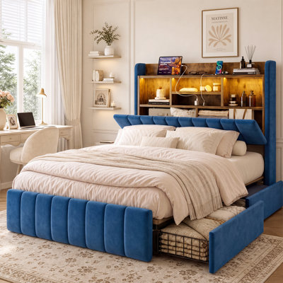 Cadre de lit Queen de 130 cm de haut avec tête de lit à rangement dissimulé et 4 tiroirs, tête de lit rembourrée en velours avec rangement, éclairage DEL et station de recharge, lattes métalliques robustes, aucun sommier requis, silencieux, bleu