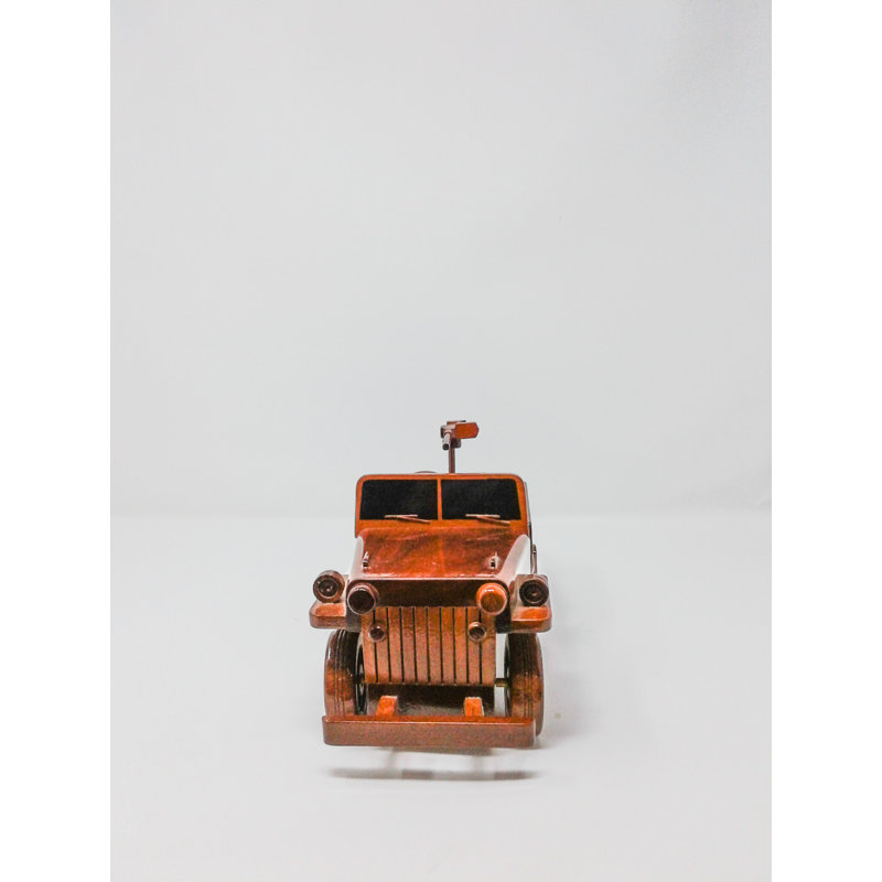 Modèle de Jeep Tempo en bois de la Seconde Guerre mondiale