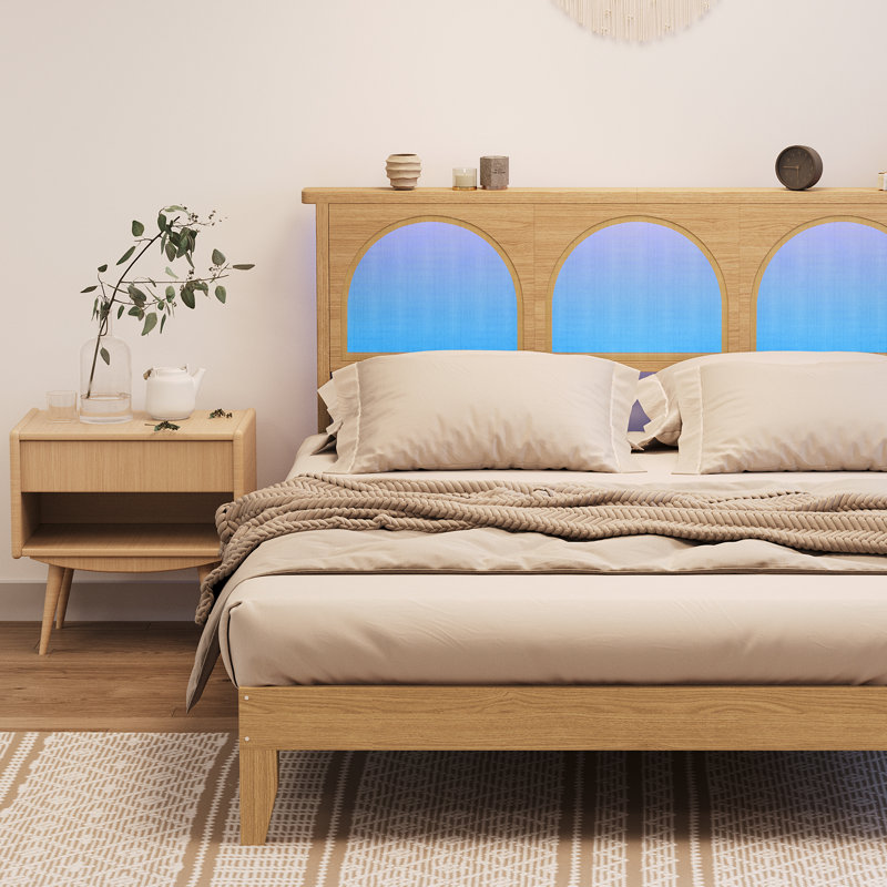 Base de lit en rotin pleine grandeur avec plateforme en bois avec DEL RVB, tête de lit et tablettes de rangement, aucun sommier requis, assemblage facile