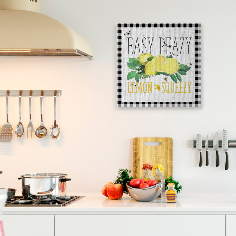 «Easy Peazy Lemon Squeezy Kitchen Humor Plaid Word Design» par the Evening Evening Post - impression d'art graphique